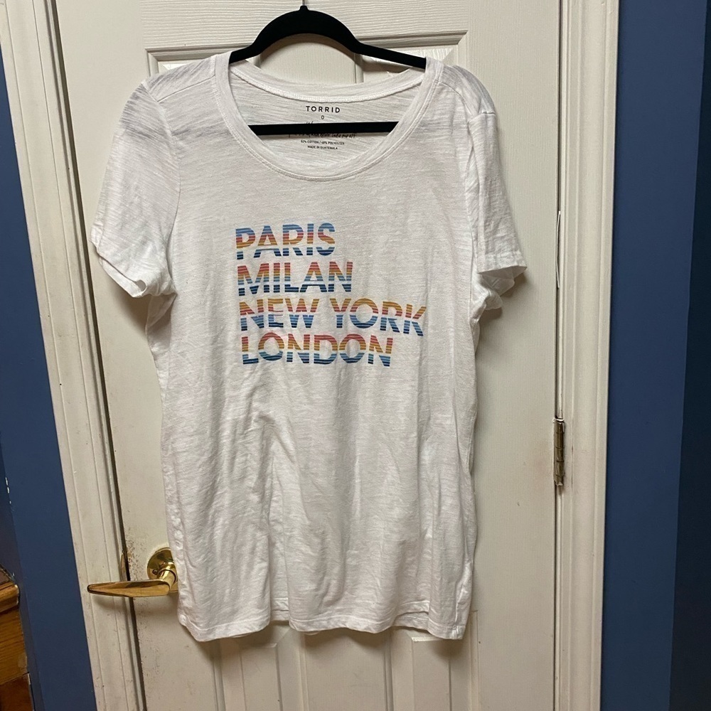 Torrid Tee Shirt Crew Paris Milan
New York London Fashion Tour size 0(12)L